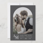 ANDREA Moody Klassiek Grijs Donkere Academie Trouw Save The Date (Voorkant)