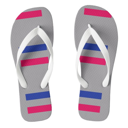 Androgyn trots zijn teenslippers (Voetbed)