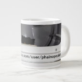 Andy de Perzische kat slaapt graag in de droger. Grote Koffiekop (Voorkant rechts)