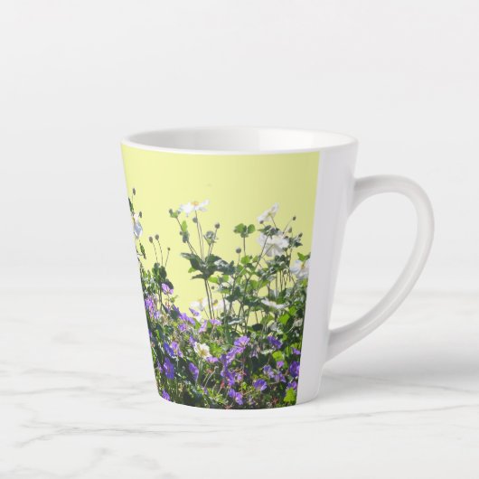 Anemone en Geranium Cust. Gele latte Mok (Rechts)