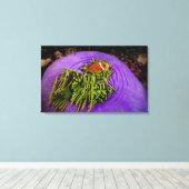 Anemonefish en grote anemon canvas afdruk (Insitu (Houten vloer))