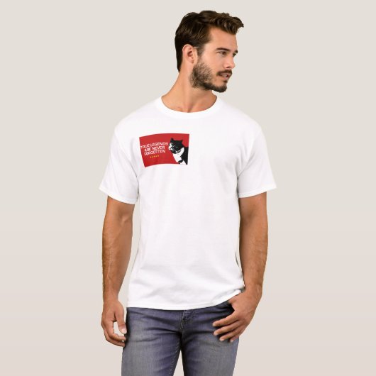 Anfield Cat Chest Badge T-shirt (Voorkant volledig)