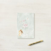 Angel die een Violin speelt op  achtergrond Post-it® Notes (Op bureau)