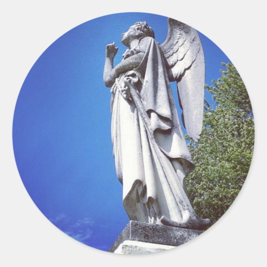 Angel en een heldere blauwe hemel ronde sticker (Voorkant)