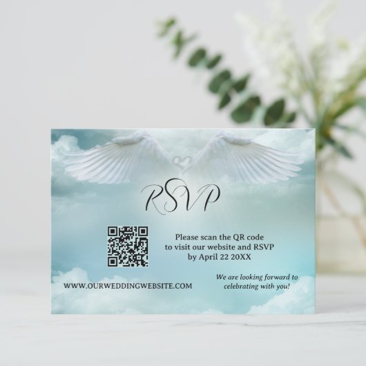 Angel Wings Dream Cloud QR Code Wedding RSVP Kaart (Staand voorkant)