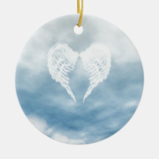 Angel Wings in Cloudy Blue Sky Keramisch Ornament (Voorkant)