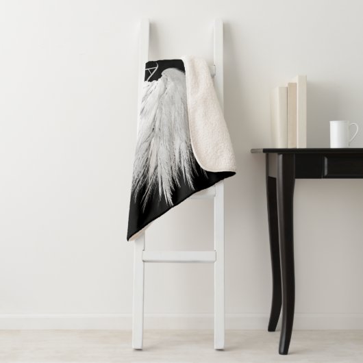ANGEL WINGS Monogram Black Sherpa Deken (In situ)