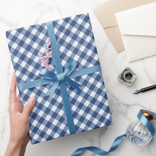Angled Blue en White Gingham Cadeaupapier (Geschenken)