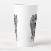 Angry Black Wolf in sneeuw, wilde winter Latte Mok (Voorkant)