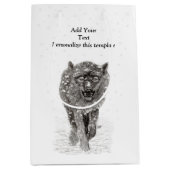 Angry Black Wolf in sneeuw, wilde winter Medium Cadeauzakje (Voorkant)