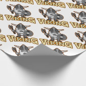 Angry viking met bijl en schild. cadeaupapier (Hoek)
