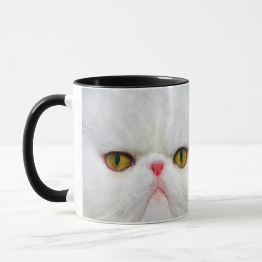 Angry white cat mok (Links)