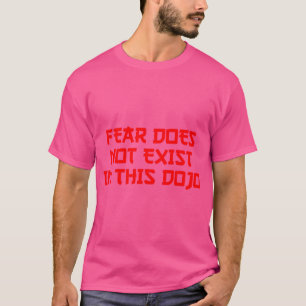 Angst bestaat niet in deze Dojo 80's Karate T-shirt