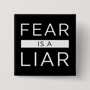 Angst is een leugenaar vierkante button 5,1 cm