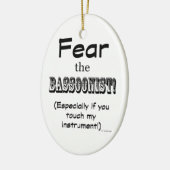Angst voor de bassonist keramisch ornament (Links)