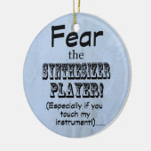 Angst voor de Synthesizer Player Keramisch Ornament (Links)