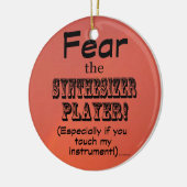 Angst voor de Synthesizer Player Keramisch Ornament (Links)