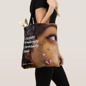 ANGSTAANJAGEND WONDERBAARLIJK GEMAAKT Zwarte Vrouw Tote Bag (Dichtbij)