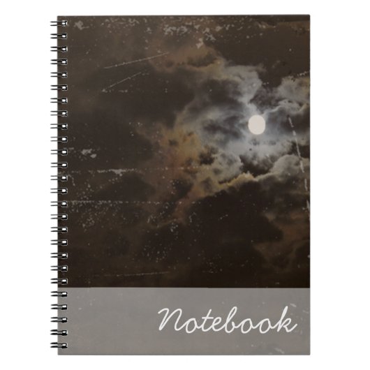 Angstaanjagende maan Notitieboek (Voorkant)