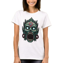 Angstaanjagende oude masker met spookachtige uitdr