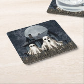 Angstaanjagende witte geesten op een spookachtige  kartonnen onderzetters (Schuin)