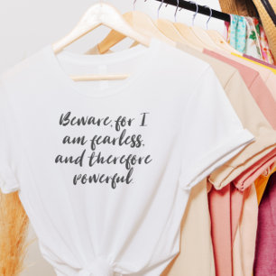Angstloze Vrouw Citaat in Moderne Script Typografi T-shirt