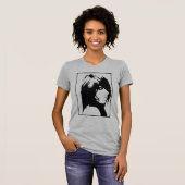 Anika in zwart-wit t-shirt (Voorkant volledig)