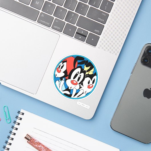 Animaniacs | Cirkel Warner Siblings Grafisch Sticker (Laptop met iPhone)