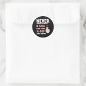 Anime & K-pop Quotes : Never Underestimate a Girl Ronde Sticker (Tas)
