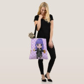 Anime meisje blij met bloemen tote bag (Op model)
