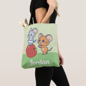 Anime Tuffy en Jerry Apple aan het rollen Tote Bag (Dichtbij)