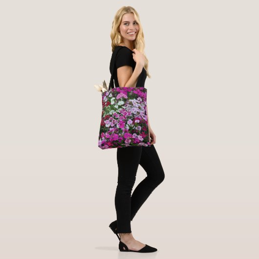 anjerbloemen tote bag (Op model)