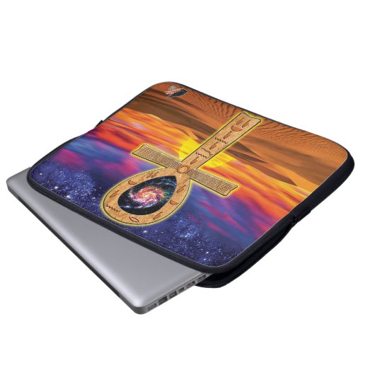 Ankh Laptop Sleeve (Voorkant onderkant)