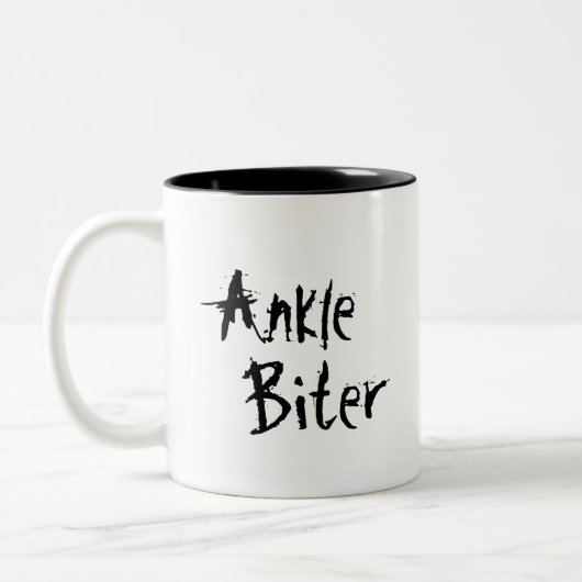 Ankle Biter Cartoon Dog Coffee Mok (Links)
