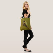 Anna's Hummingbird op de Scarlet Trumpetvine Tote Bag (Op model)