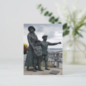 Annie Moore-standbeeld, Cobh, County Cork, Ierland Briefkaart (Staand voorkant)