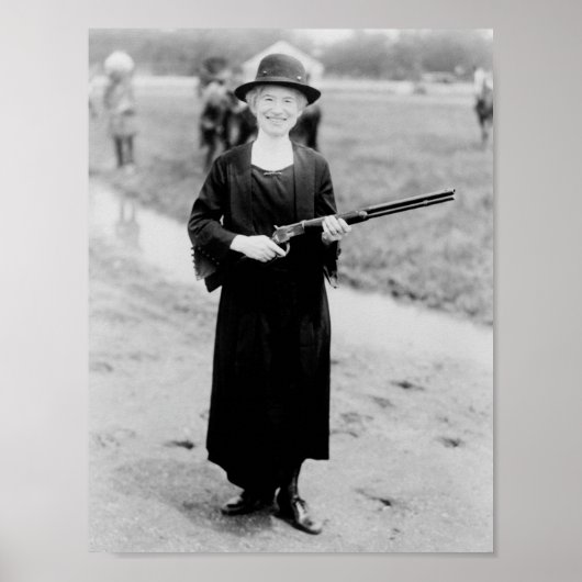 Annie Oakley Holding Rifle - 1922 Poster (Voorkant)