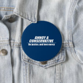 Annoy a Conservative - doe gerechtigheid Ronde Button 4,0 Cm (In situ)