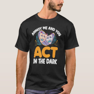 Annoy Me and U doet mee in het donkere theater T-shirt