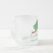 Ant met een groot blad matglas koffiemok (Voorkant links)