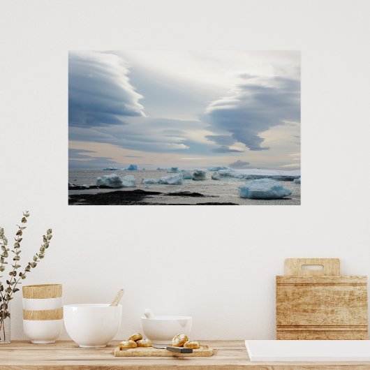 Antarctica. Bruin Bluff. Lenticulaire wolken Poster (Keuken)