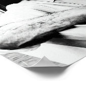 Anthony Bourdain met hoofdtelefoon 1 Poster (Hoek)