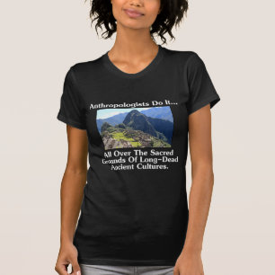 Anthropologen doen het... Overal op heilige grond. T-shirt