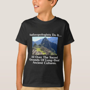 Anthropologen doen het... Overal op heilige grond. T-shirt