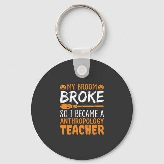 Anthropologiedocent Gebroken Bezem Halloween-ontwe Sleutelhanger (Voorkant)