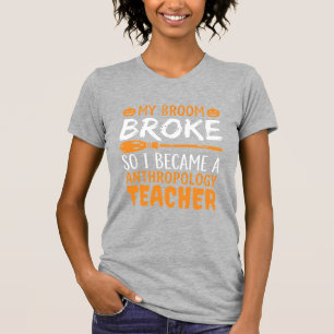 Anthropologiedocent Gebroken Bezem Halloween-ontwe T-shirt