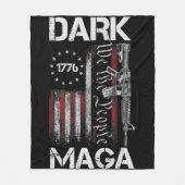 ANTI-BIDEN DARK MAGA SUPPORT TRUMP FLEECE DEKEN (Voorkant)