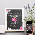Anti-drugs Chalkboard en Floral Awareness Poster<br><div class="desc">Poster ter bestrijding van drugsverslaving. De boodschap 'Zeg nee tegen drugs' zit op een onderdrukkende achtergrond en luidt: "Het leven is wat je maakt, Maak het drugsvrij". Het typografische ontwerp omvat elegant handgeschreven manuscript en gewaagde druk. Het poster is versierd met een waterverf florale vorm van roze en oranje bloemen....</div>