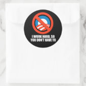 ANTI-OBAMA- Ik werk hard, dus dat hoeft niet Ronde Sticker (Tas)