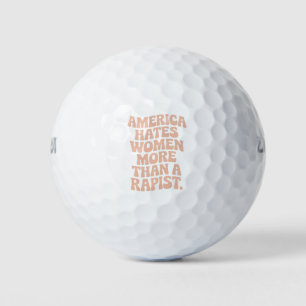 Anti-Trump Anti-MAGA Protest Feministische Activis Golfballen